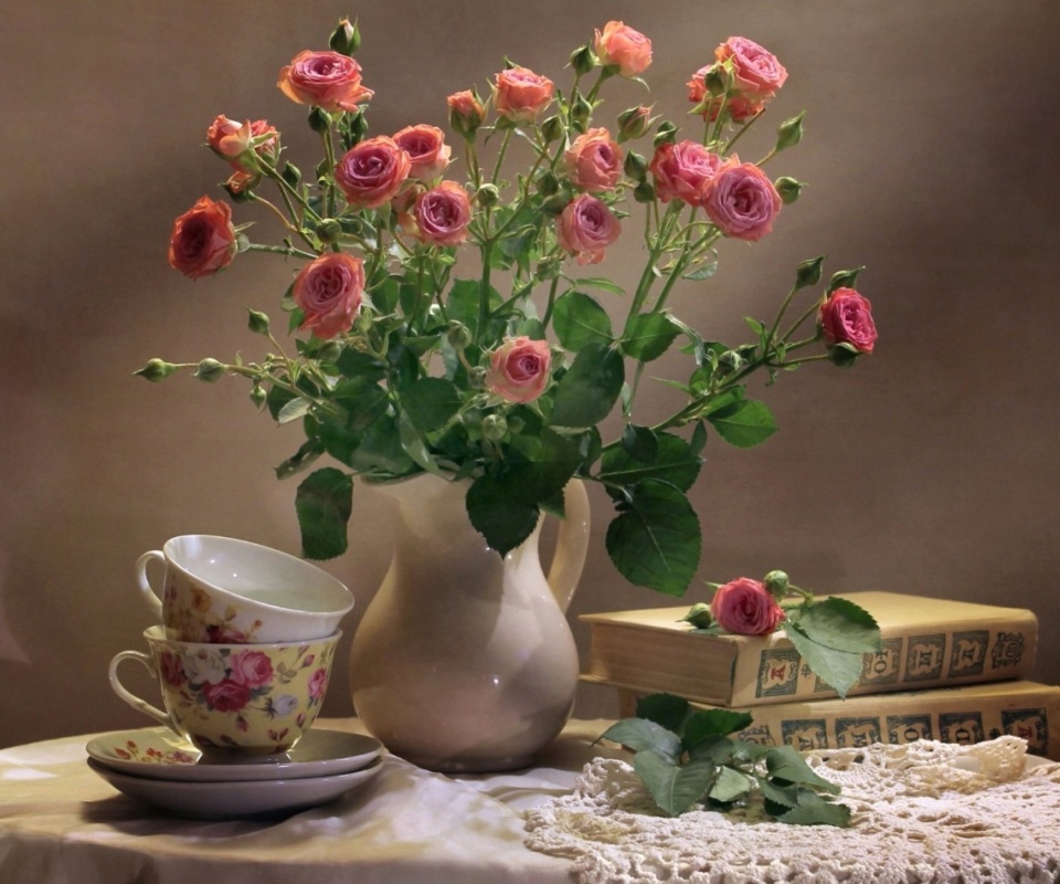 Still life of vintage books and roses wallpaper 960x800