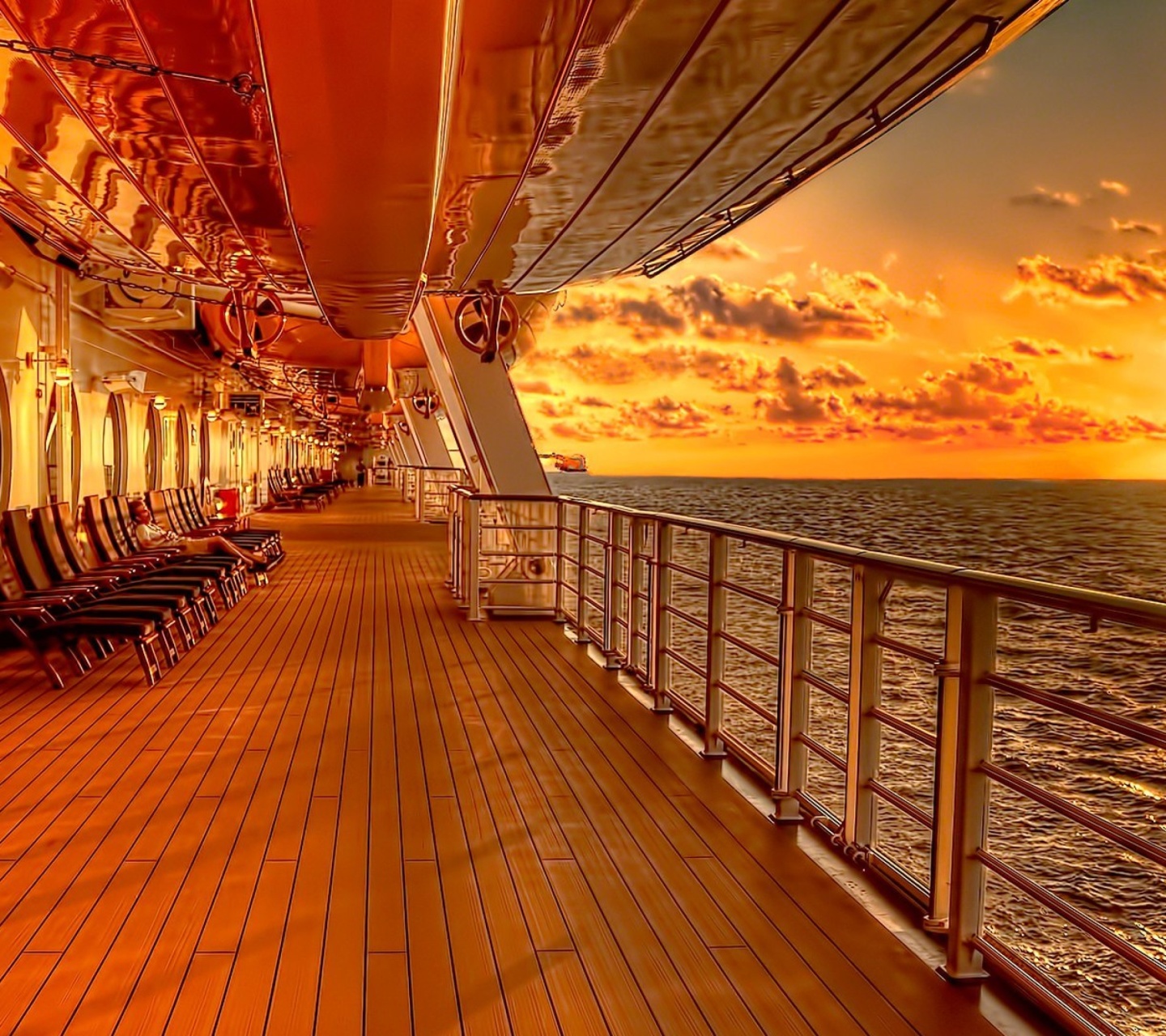 Обои Sunset on posh cruise ship 1440x1280