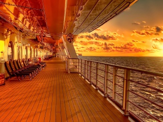 Fondo de pantalla Sunset on posh cruise ship 320x240