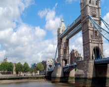 Sfondi Tower Bridge London 220x176