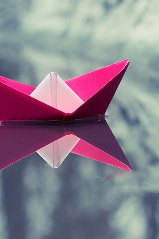 Обои Pink Paper Boat 320x480