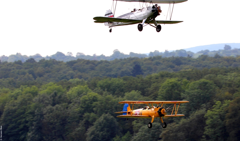 Screenshot №1 pro téma Airplanes Over Green Forest 1024x600