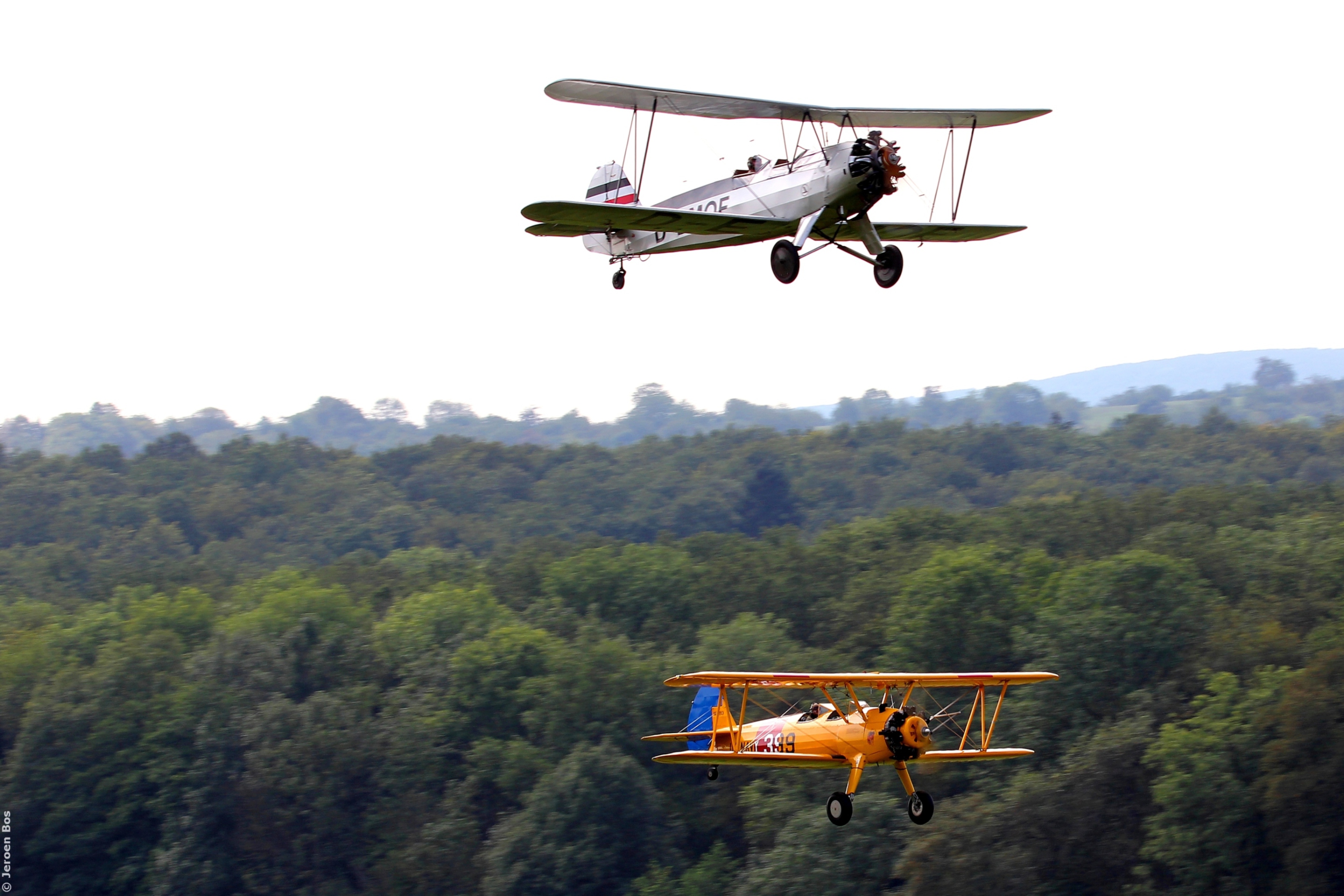 Screenshot №1 pro téma Airplanes Over Green Forest 2880x1920