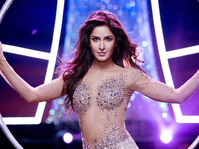 Sfondi Katrina Kaif In Dhoom 640x480