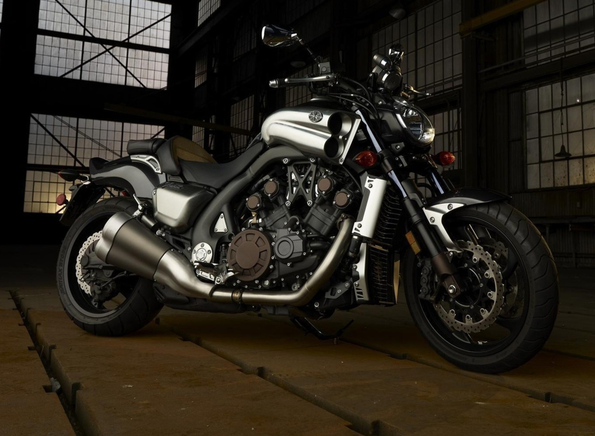 Yamaha V-Max wallpaper 1920x1408