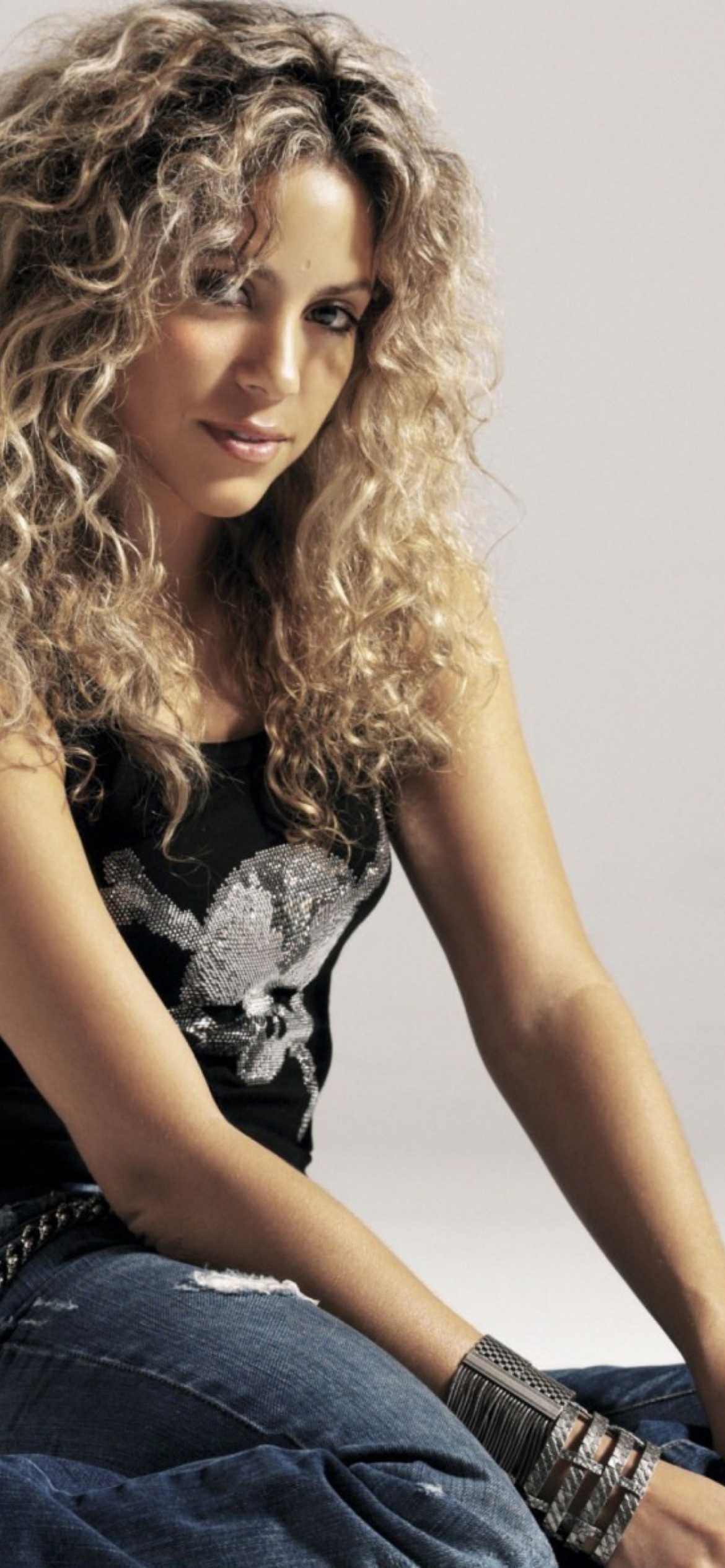 Shakira wallpaper 1170x2532