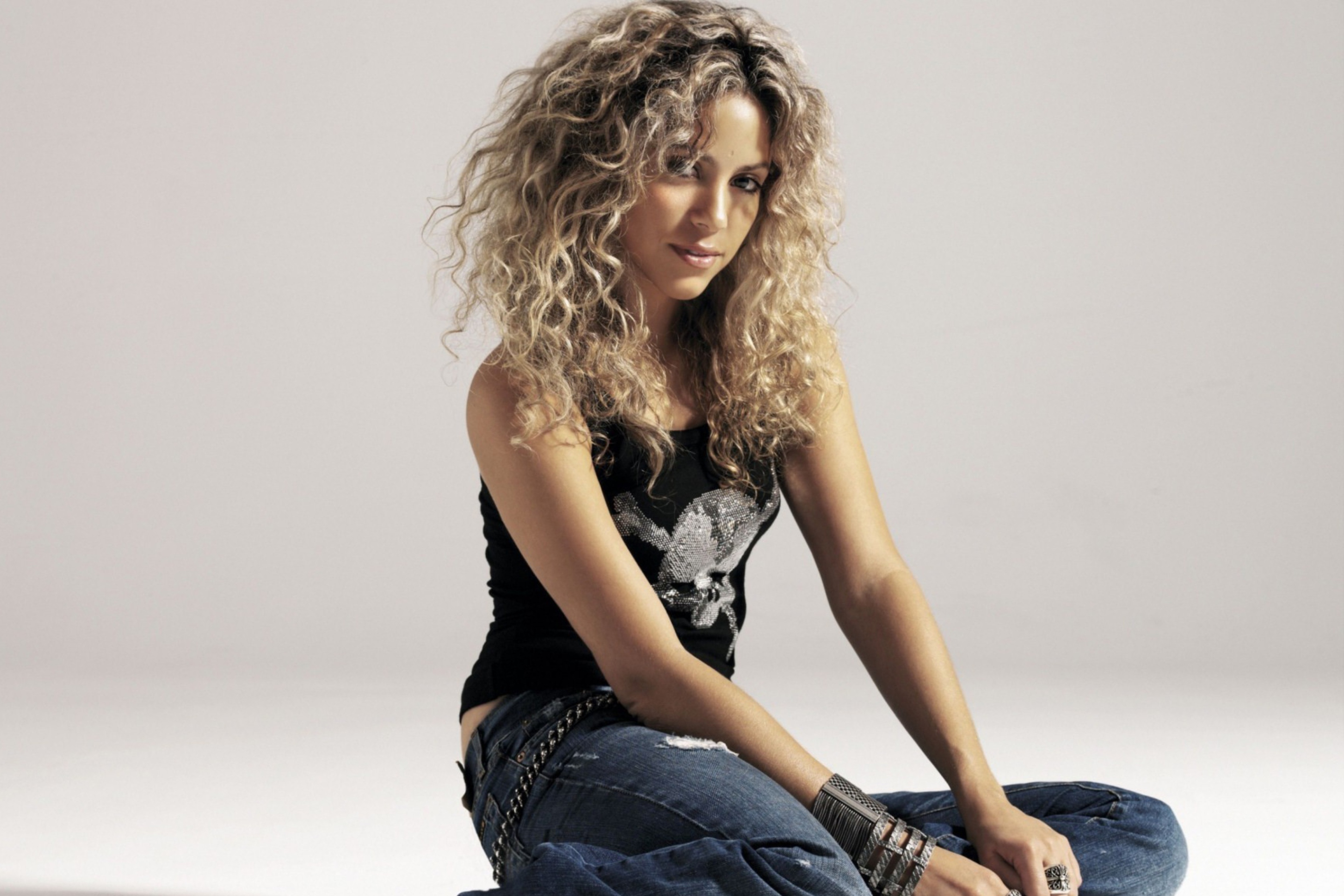 Shakira screenshot #1 2880x1920