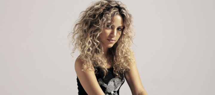 Shakira wallpaper 720x320