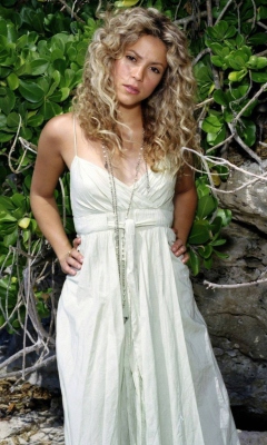 Shakira screenshot #1 240x400
