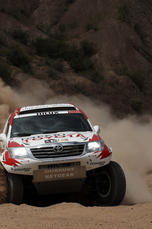 Sfondi Toyota - Rally In Dakar 640x960