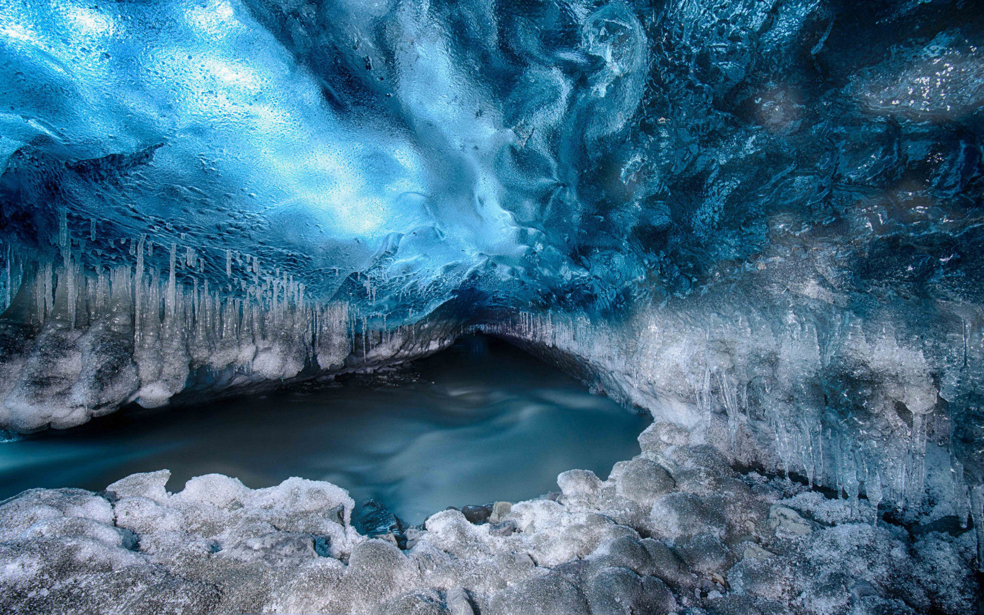 Обои Tunnel in Iceberg Cave 1920x1200