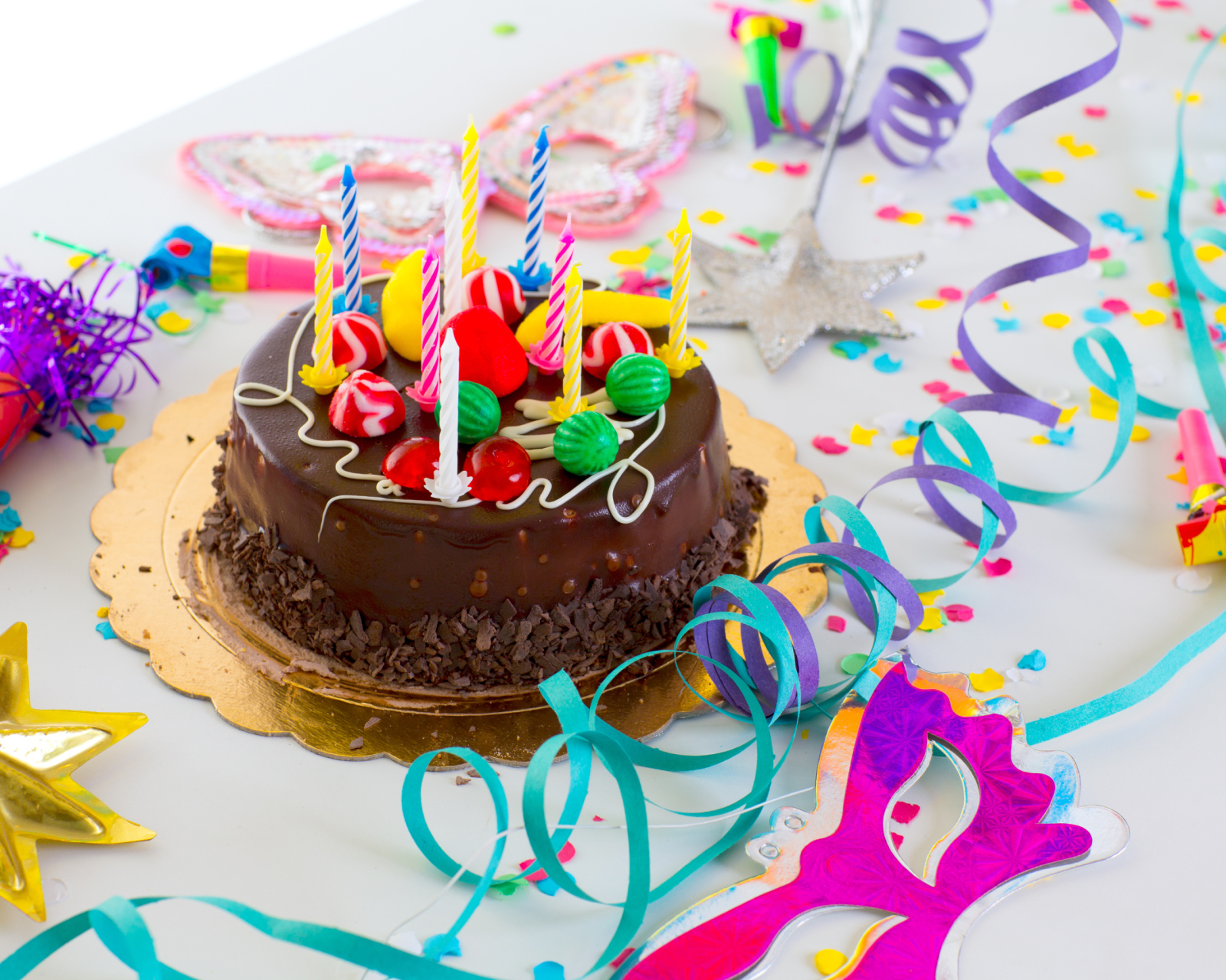 Обои Birthday Cake With Candles 1600x1280