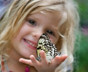 Das Little Girl And Butterfly Wallpaper 176x144