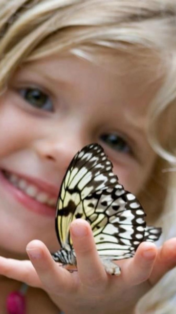 Das Little Girl And Butterfly Wallpaper 360x640