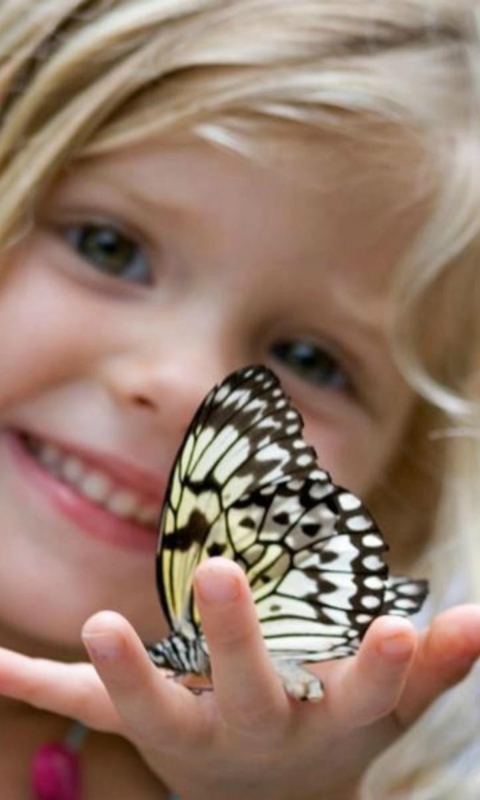 Little Girl And Butterfly wallpaper 480x800