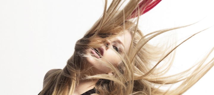 Fondo de pantalla Avril Lavigne 720x320