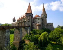 Corvin Castle in Romania, Transylvania wallpaper 220x176