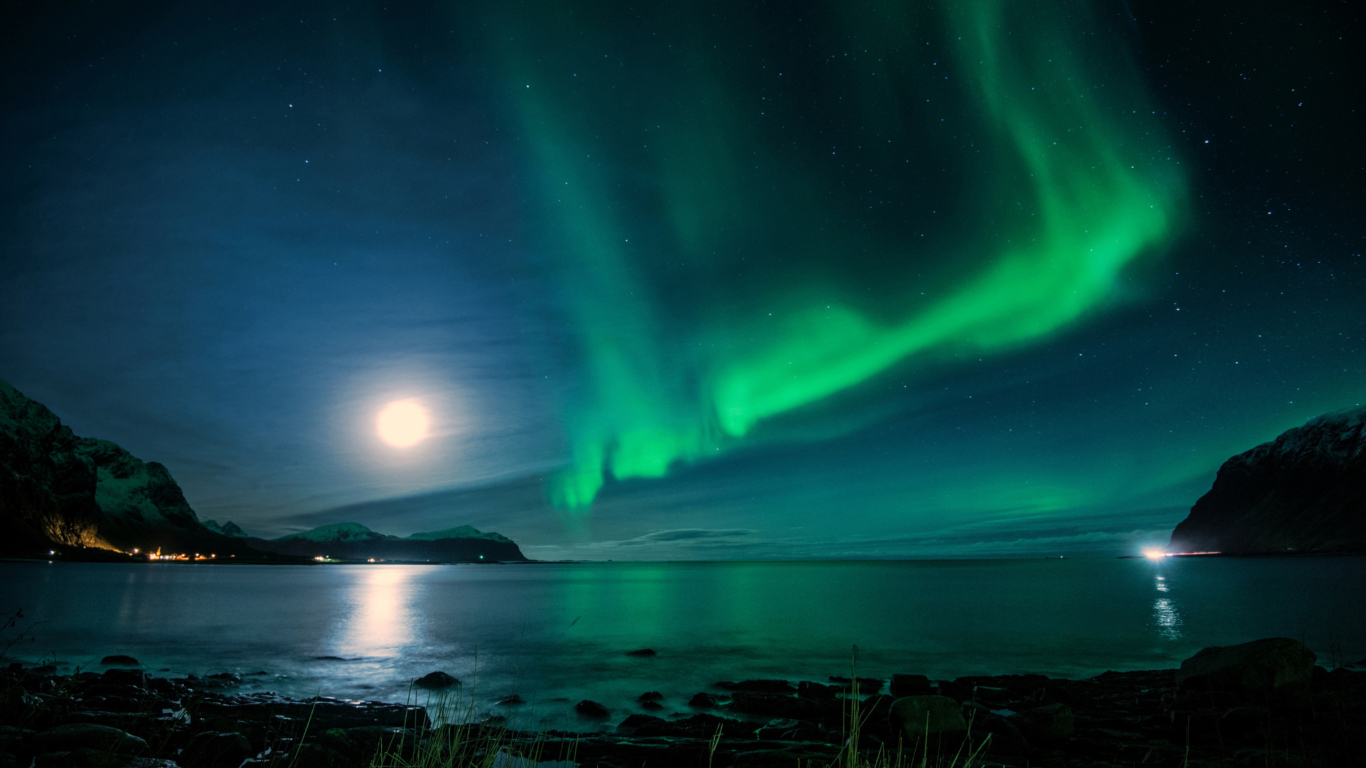 Iceland Northern Lights wallpaper 1366x768