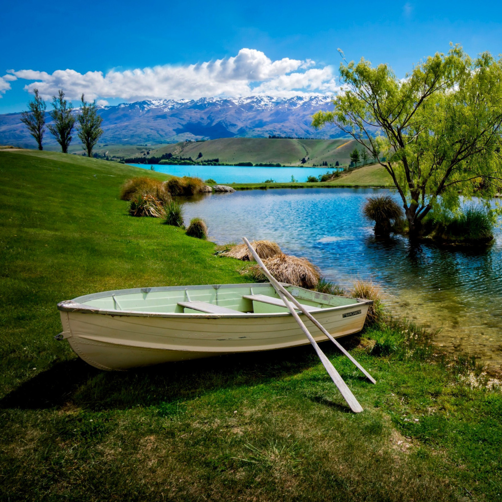 Fondo de pantalla Boat on Mountain River 1024x1024