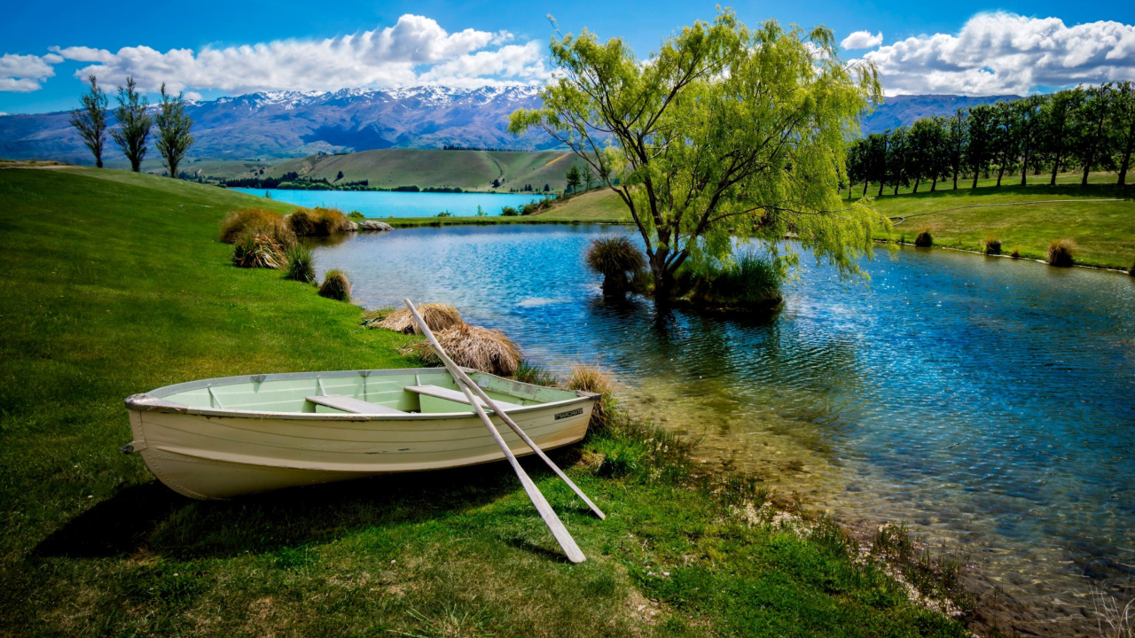 Fondo de pantalla Boat on Mountain River 1280x720