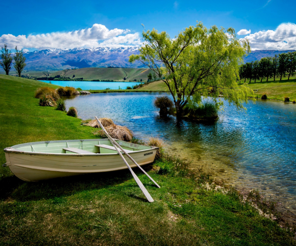 Fondo de pantalla Boat on Mountain River 960x800