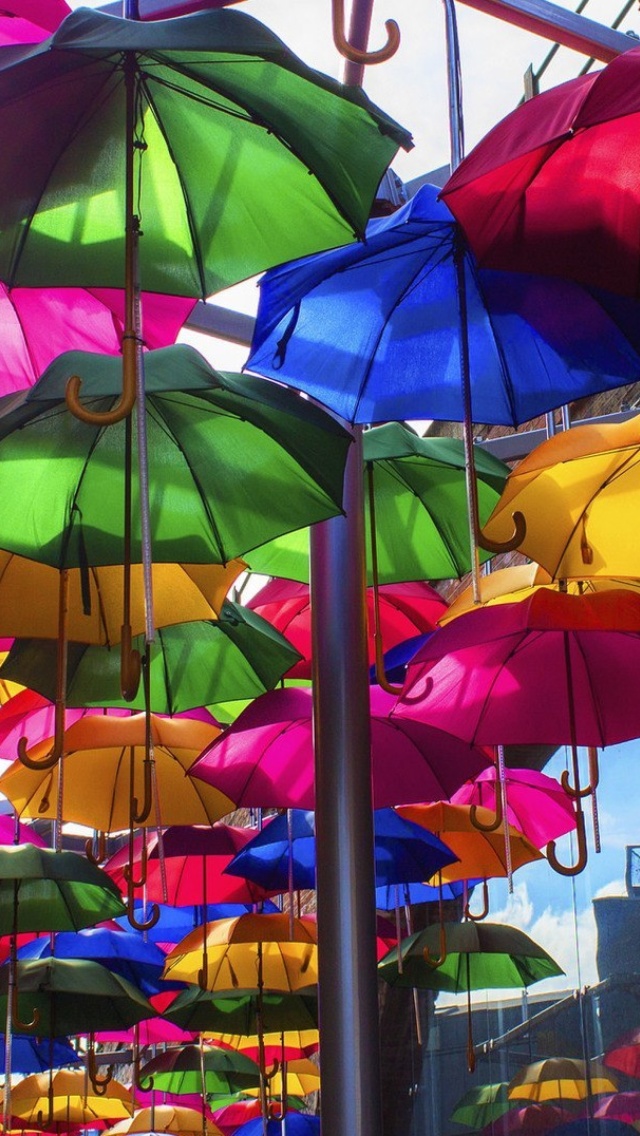 Das Umbrellas Street Wallpaper 640x1136