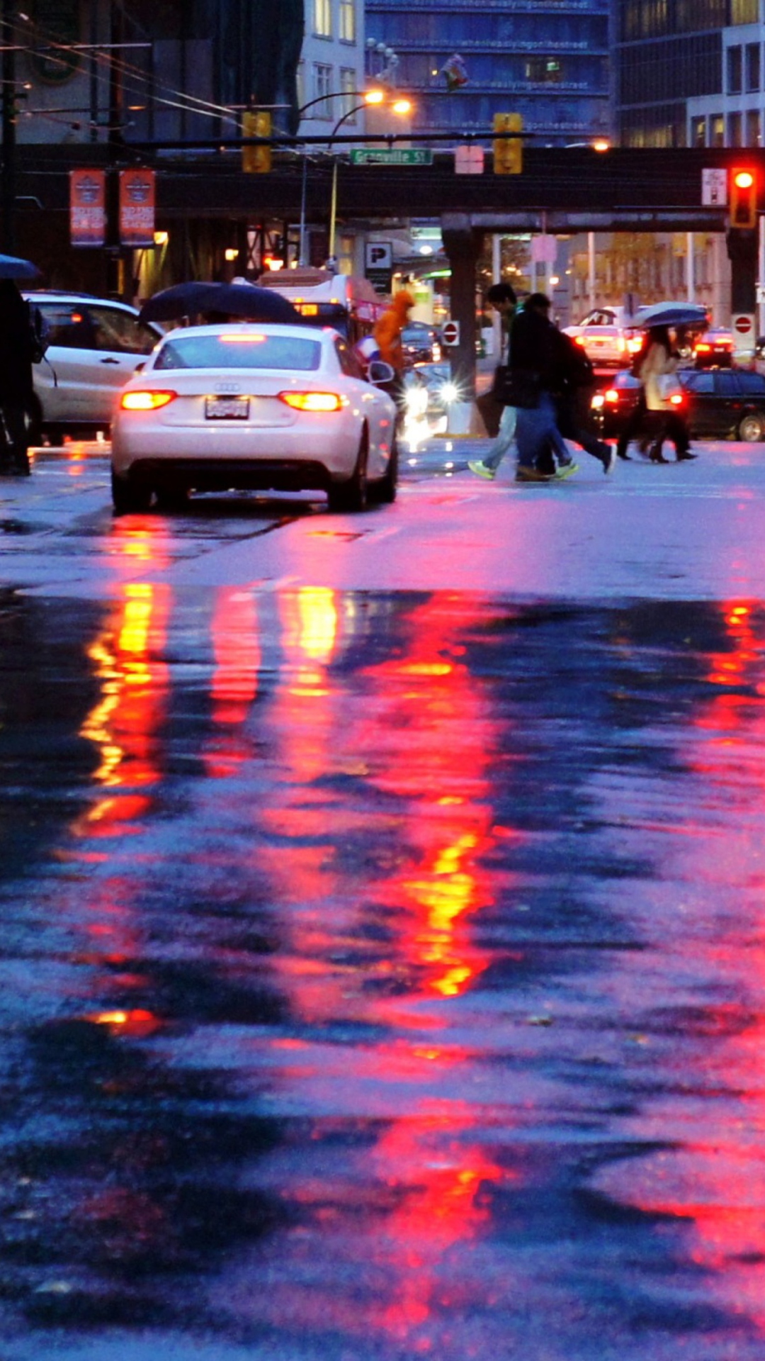 Обои Wet City Streets 1080x1920