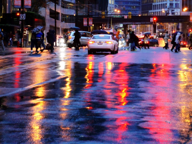 Fondo de pantalla Wet City Streets 640x480