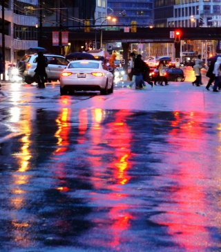 Kostenloses Wet City Streets Wallpaper für Nokia Lumia 925