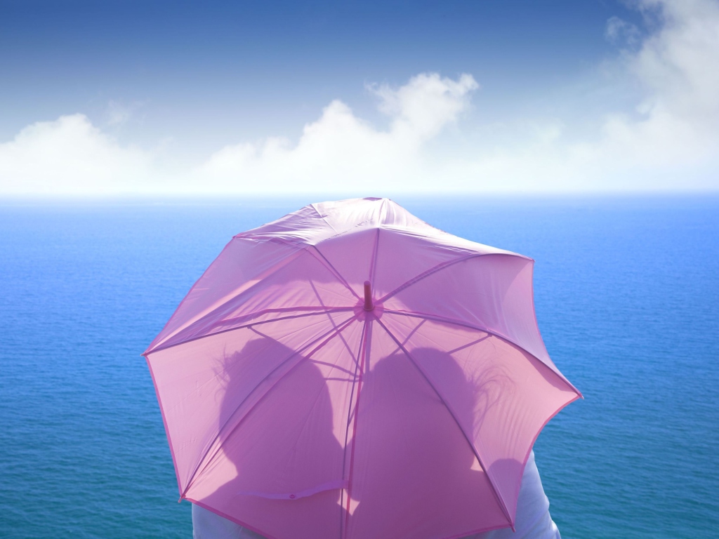 Fondo de pantalla Romance Behind Pink Umbrella 1024x768