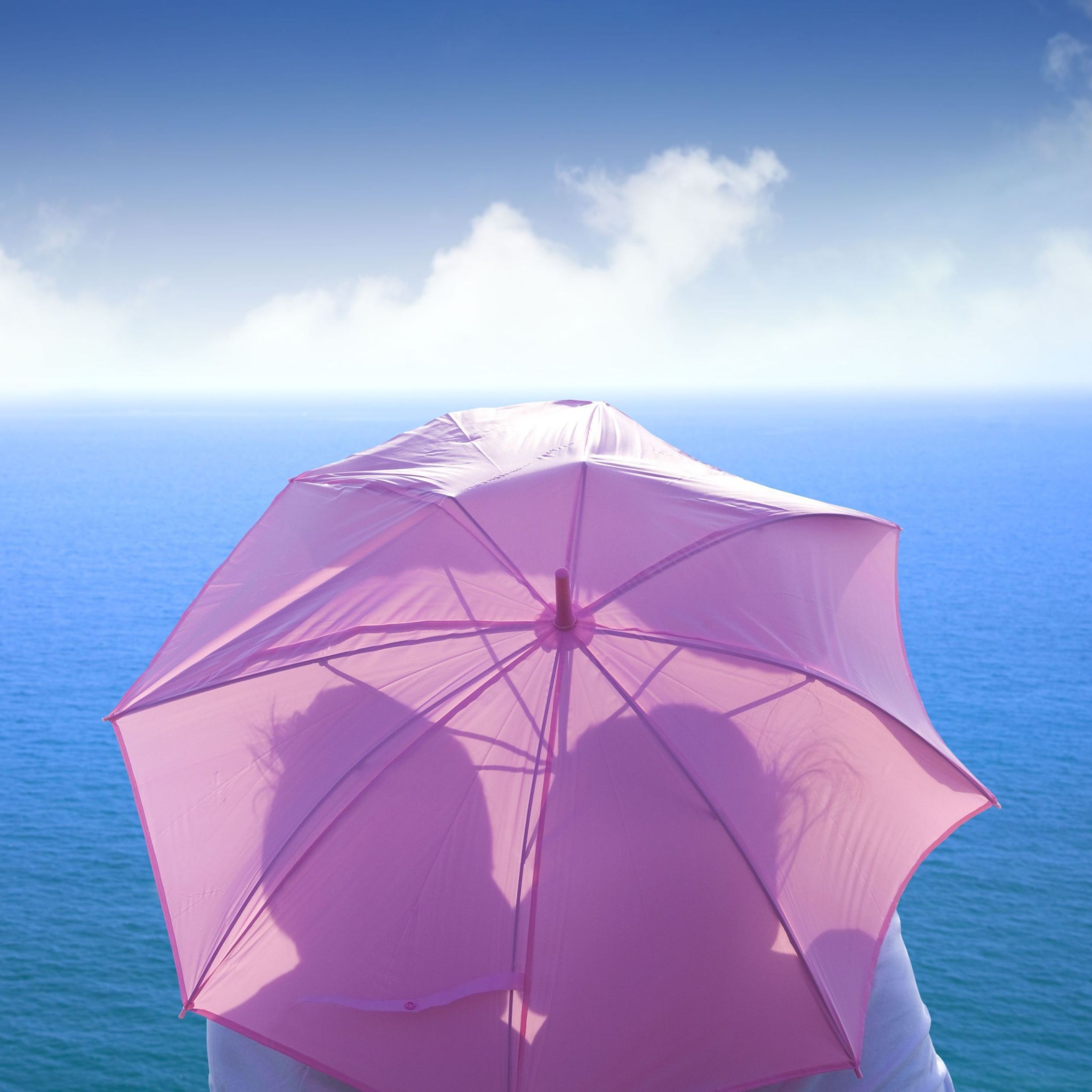 Screenshot №1 pro téma Romance Behind Pink Umbrella 2048x2048