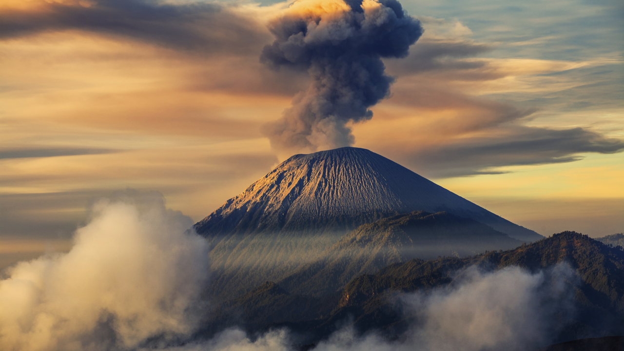 Das Volcano In Indonesia Wallpaper 1280x720
