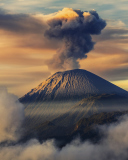 Das Volcano In Indonesia Wallpaper 128x160