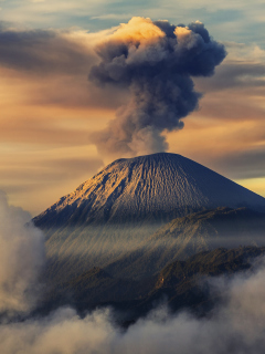 Обои Volcano In Indonesia 240x320