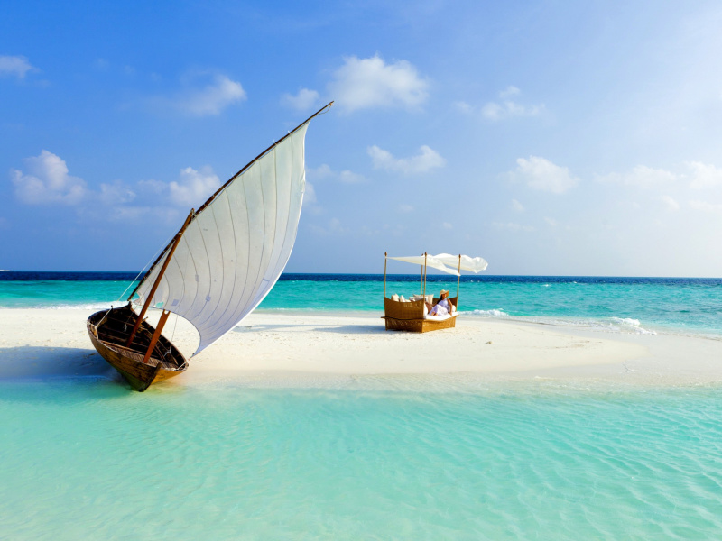 Fondo de pantalla Beautiful beach leisure on Maldives 800x600