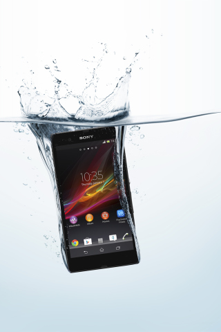 Обои Sony Xperia Z In Water Test 320x480