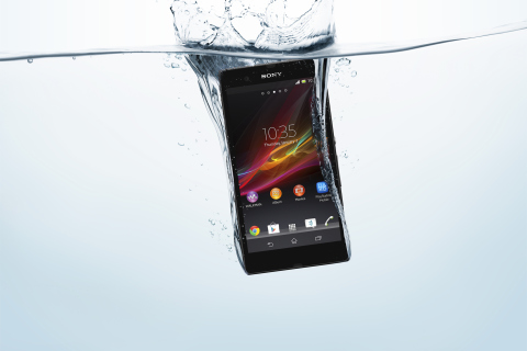 Das Sony Xperia Z In Water Test Wallpaper 480x320