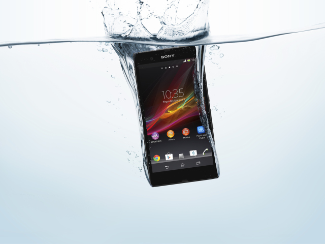Обои Sony Xperia Z In Water Test 640x480