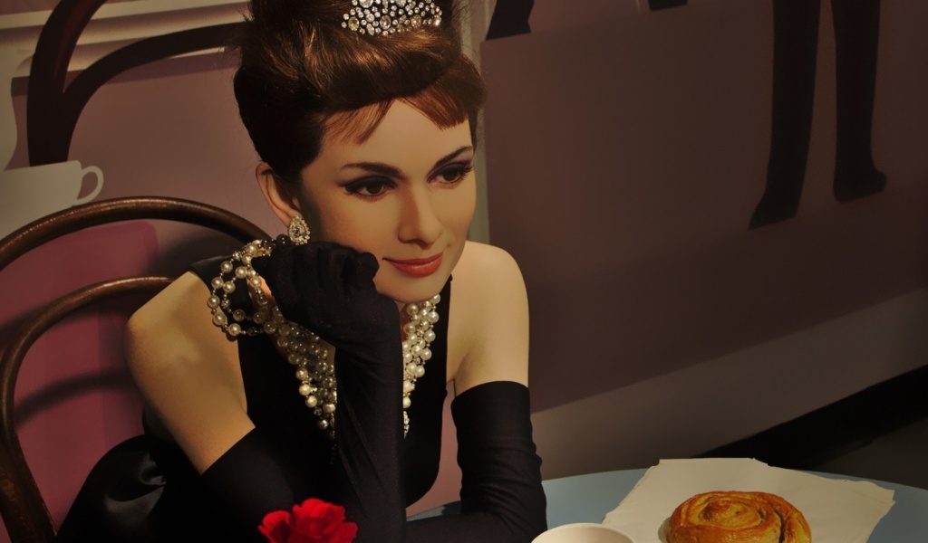 Breakfast at Tiffanys Audrey Hepburn wallpaper 1024x600