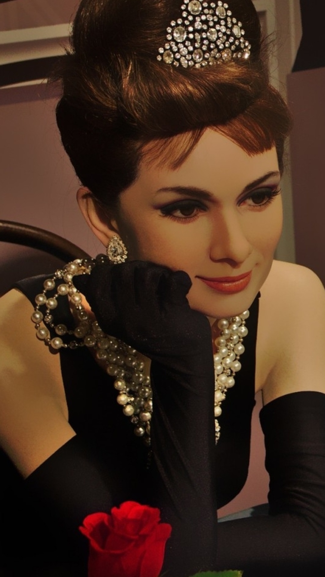 Fondo de pantalla Breakfast at Tiffanys Audrey Hepburn 1080x1920
