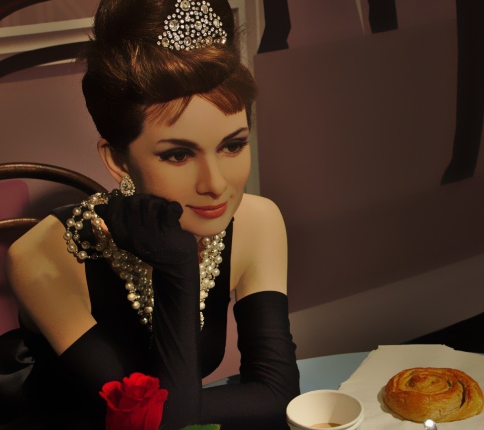 Das Breakfast at Tiffanys Audrey Hepburn Wallpaper 960x854