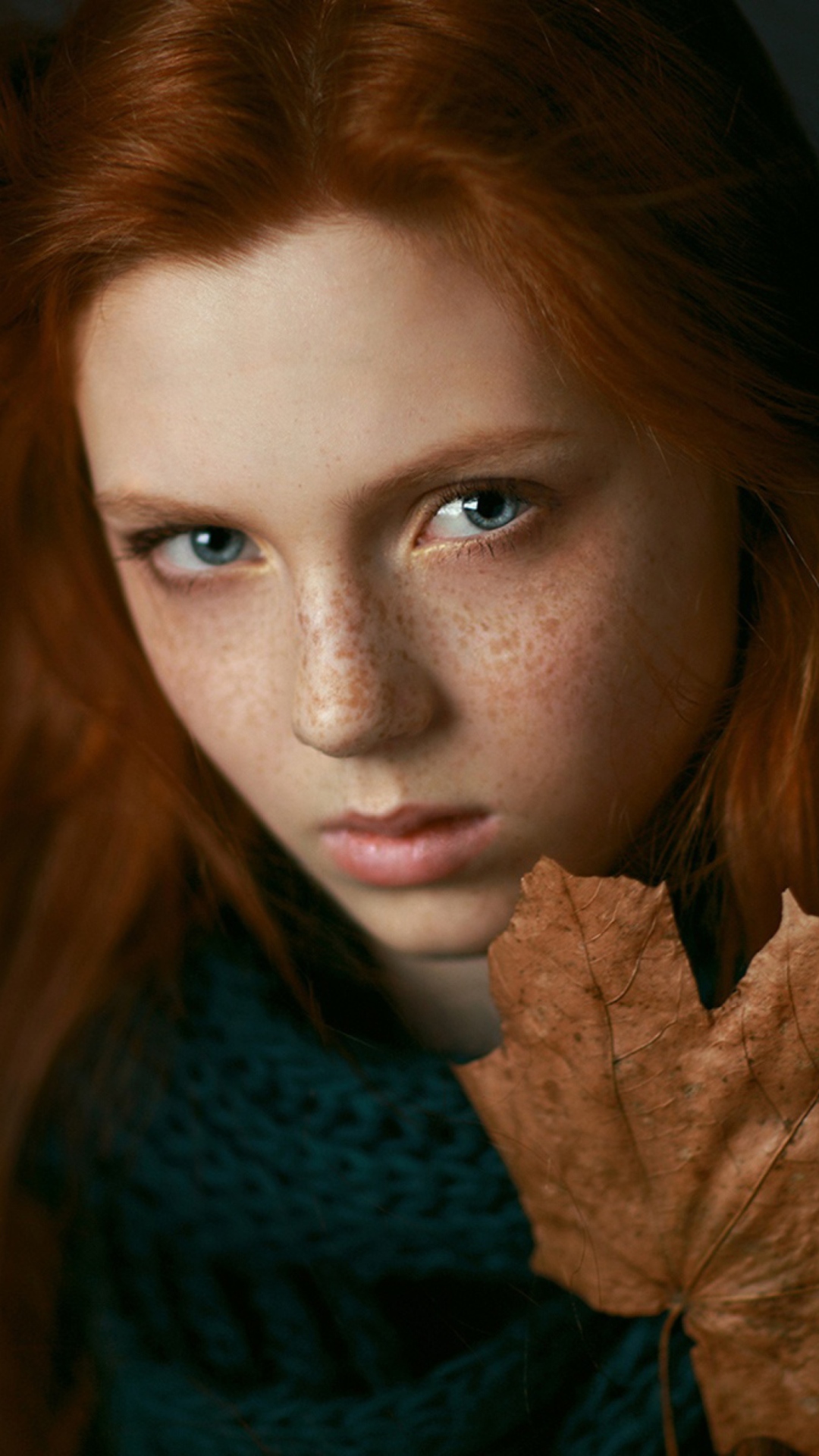 Das Autumn Girl Portrait Wallpaper 1080x1920