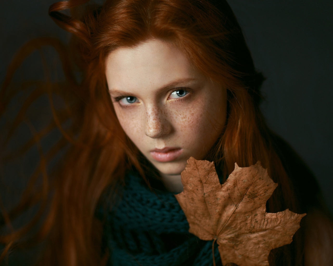 Fondo de pantalla Autumn Girl Portrait 1280x1024
