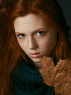 Das Autumn Girl Portrait Wallpaper 240x320