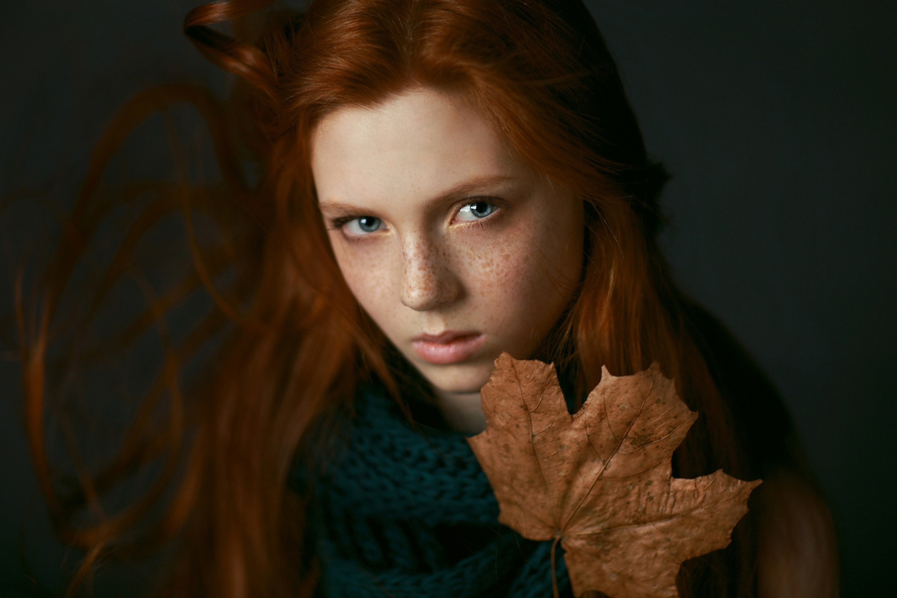 Das Autumn Girl Portrait Wallpaper 2880x1920
