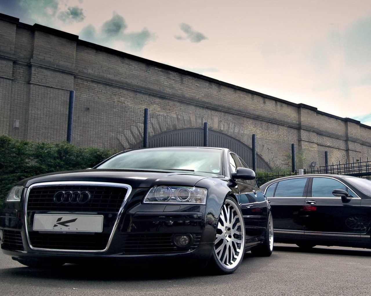 Fondo de pantalla Audi A8 and Bentley, One Platform 1280x1024