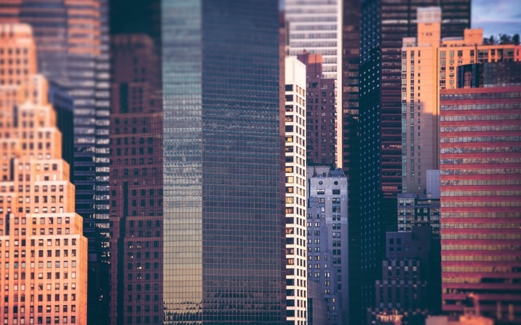 Fondo de pantalla Manhattan Buildings 1680x1050