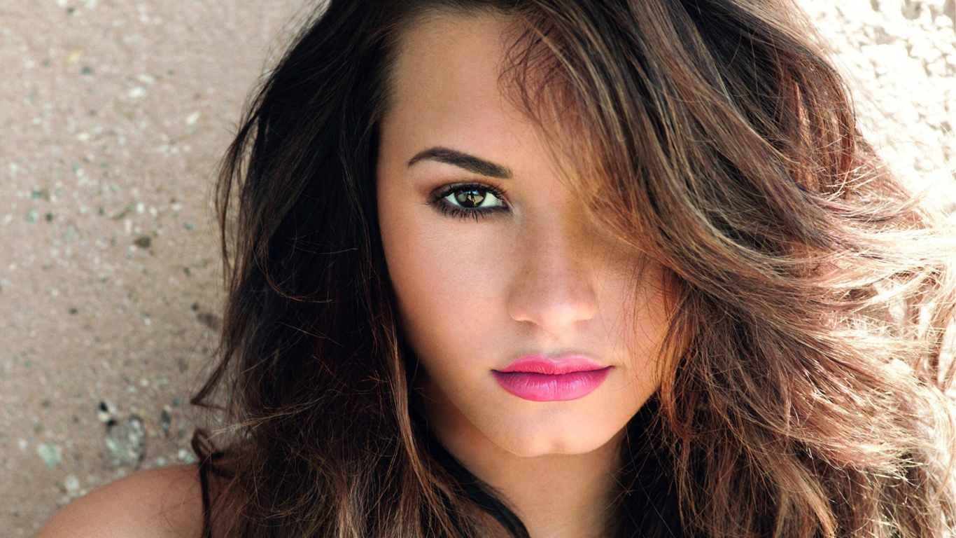 Screenshot №1 pro téma Demi Lovato Pink Lips 1366x768