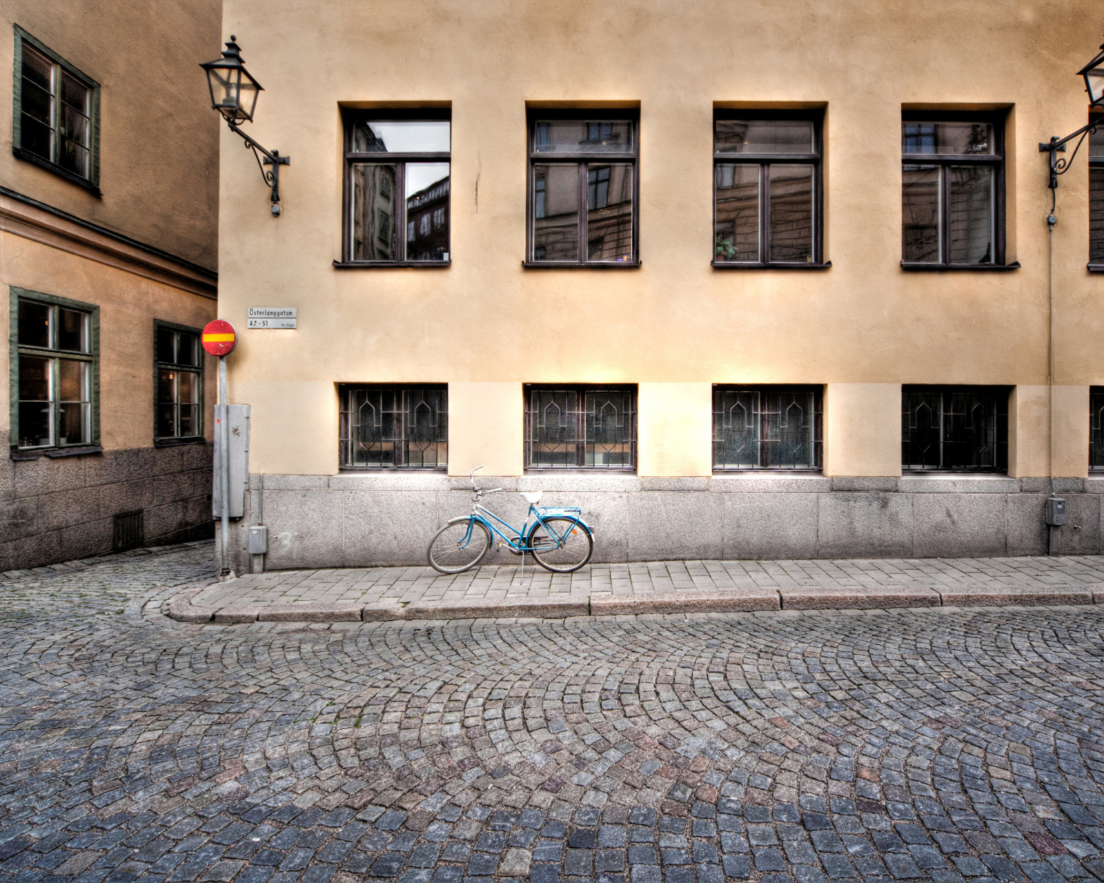 Das Bicycle On The Street Wallpaper 1600x1280