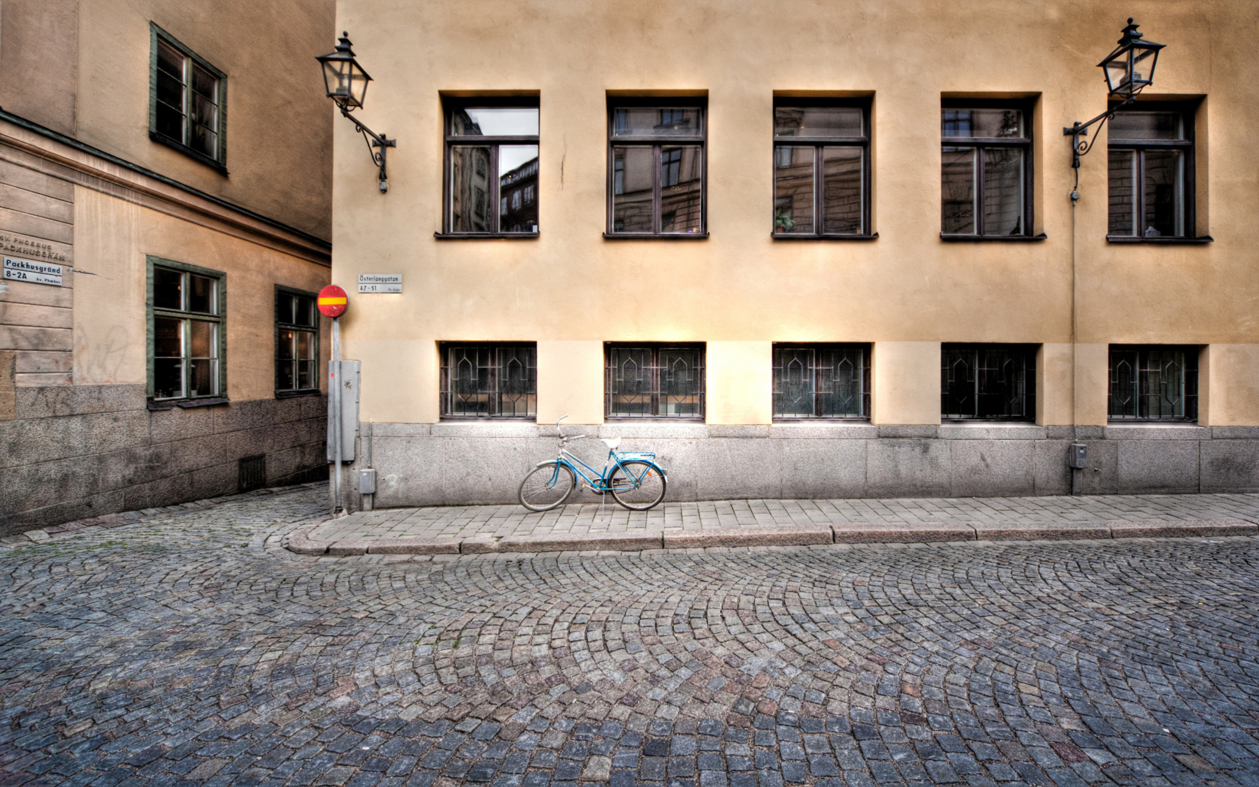 Sfondi Bicycle On The Street 2560x1600